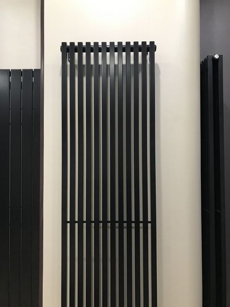 Дизайнерские радиаторы Quantum 1 H-1800 мм, L-405 мм Betatherm BQ 1180/10 9005М 99 фото